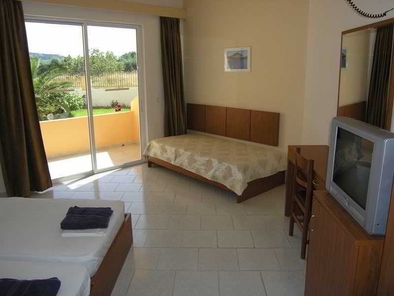 Lyristis Dinos Studios & Apartments Faliraki Bagian luar foto