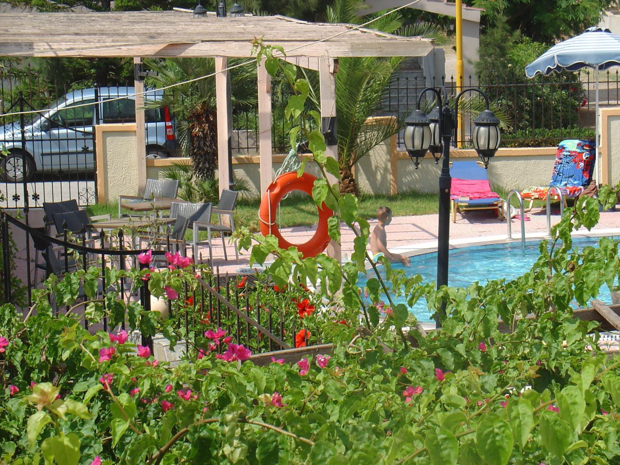 Lyristis Dinos Studios & Apartments Faliraki Bagian luar foto