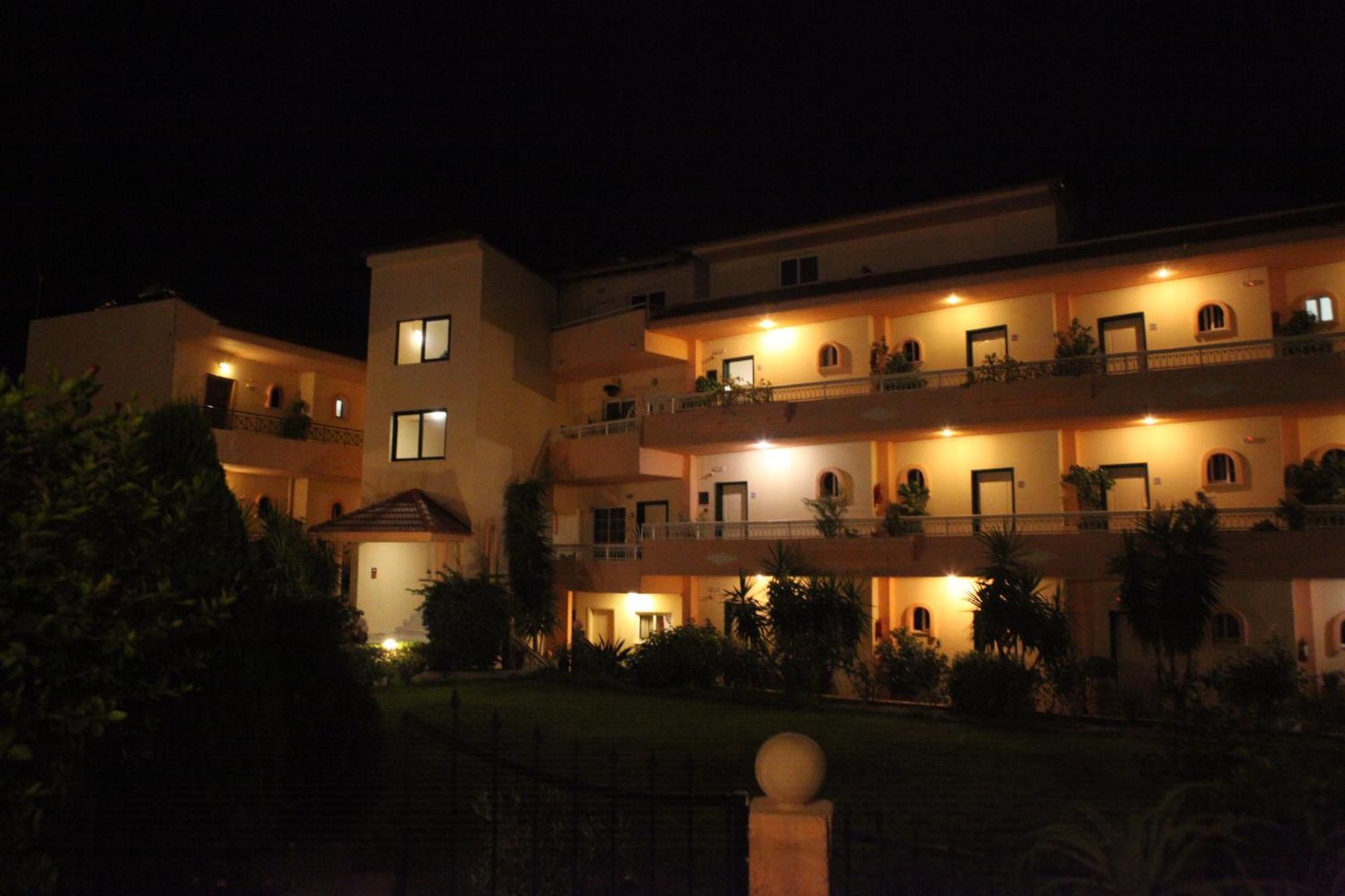 Lyristis Dinos Studios & Apartments Faliraki Bagian luar foto