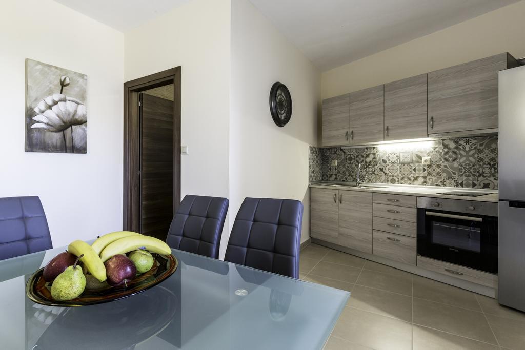 Lyristis Dinos Studios & Apartments Faliraki Bagian luar foto