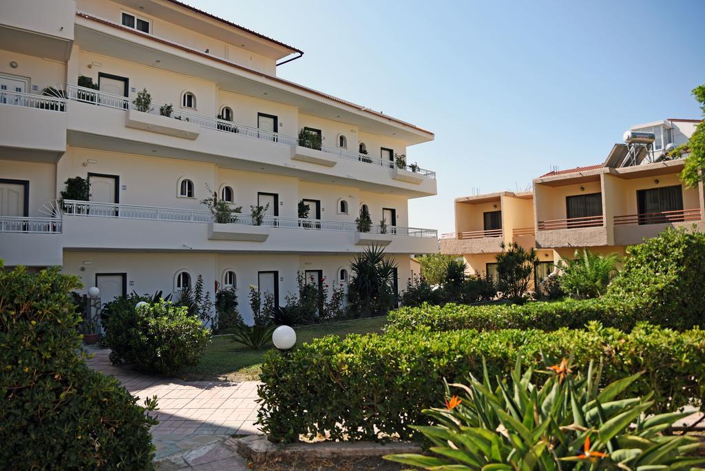 Lyristis Dinos Studios & Apartments Faliraki Bagian luar foto