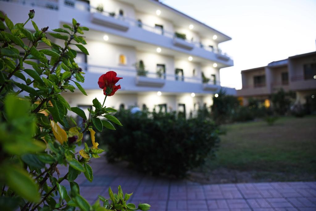 Lyristis Dinos Studios & Apartments Faliraki Bagian luar foto