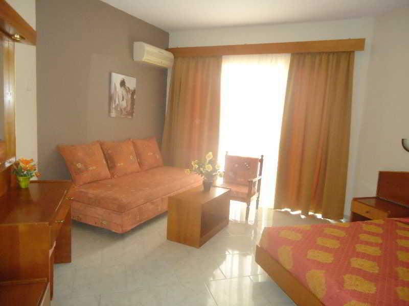 Lyristis Dinos Studios & Apartments Faliraki Bagian luar foto