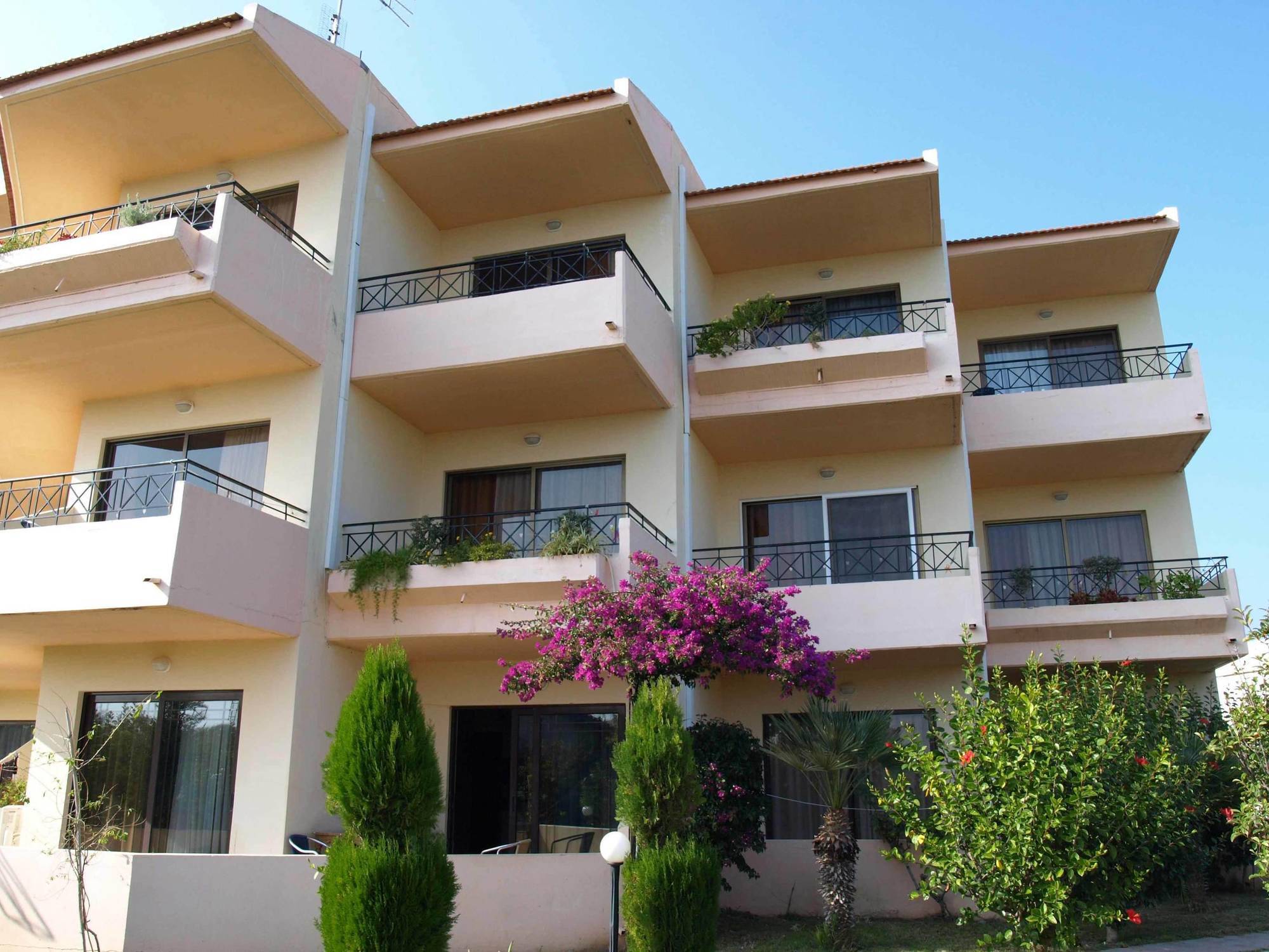Lyristis Dinos Studios & Apartments Faliraki Bagian luar foto