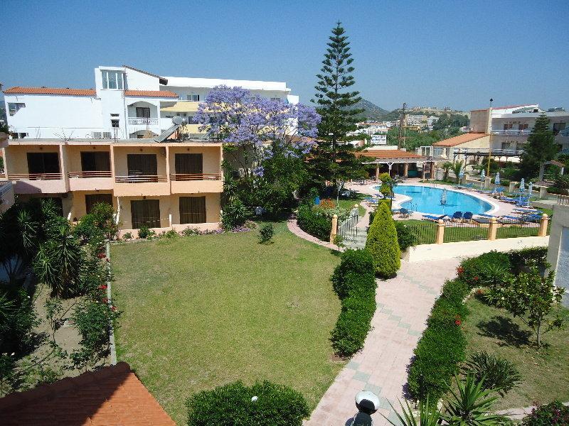 Lyristis Dinos Studios & Apartments Faliraki Bagian luar foto