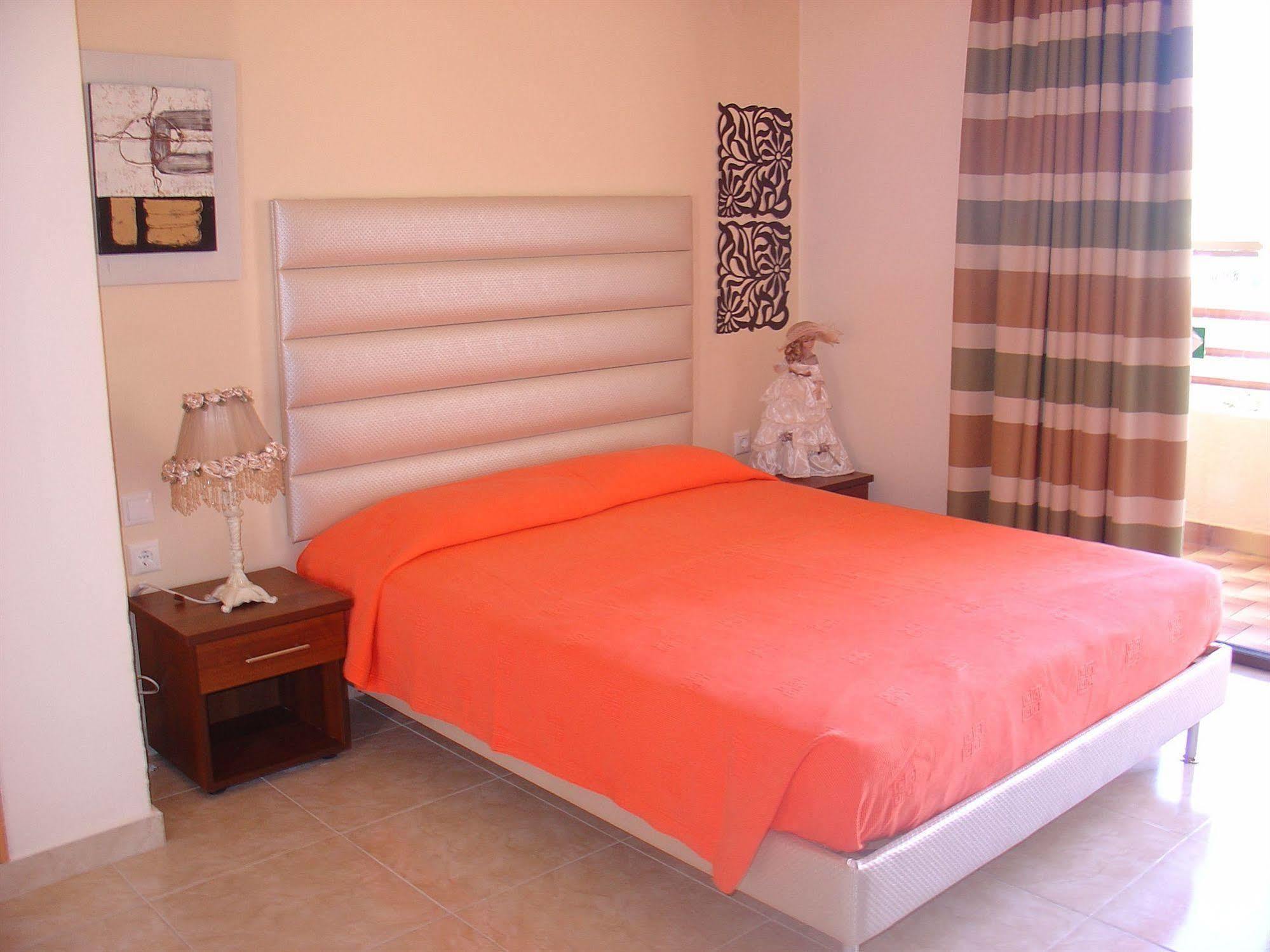 Lyristis Dinos Studios & Apartments Faliraki Bagian luar foto