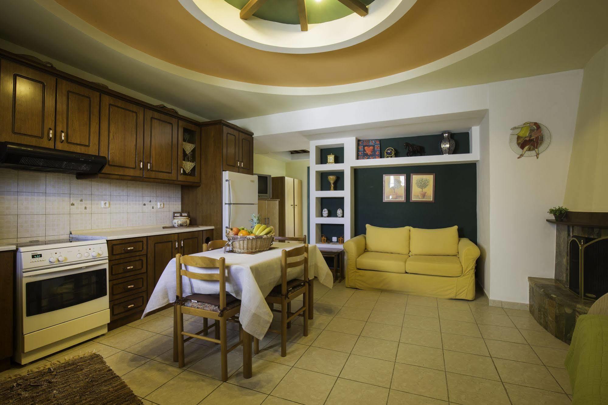 Lyristis Dinos Studios & Apartments Faliraki Bagian luar foto