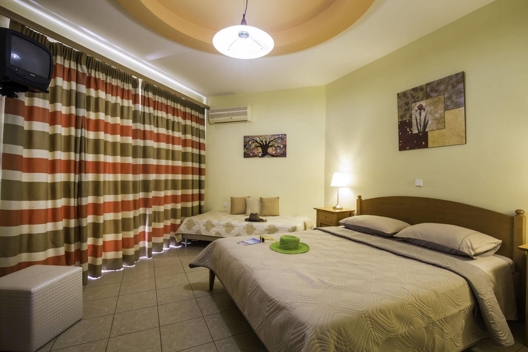 Lyristis Dinos Studios & Apartments Faliraki Bagian luar foto